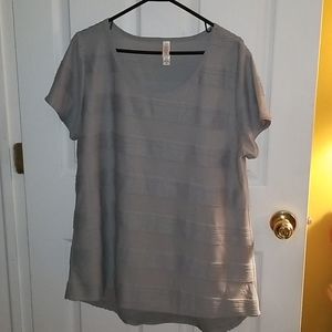 Lularoe light gray Simply Comfortable shirt